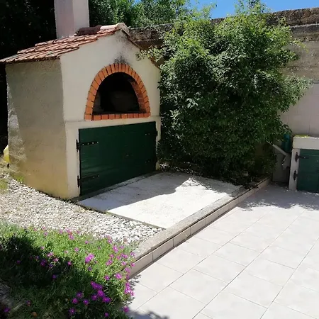 By The Sea Apartment *