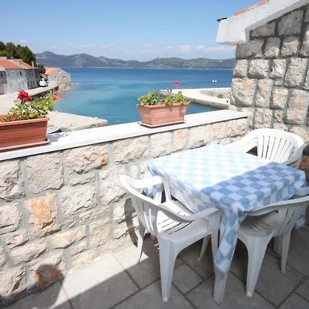 Apartment By The Sea *